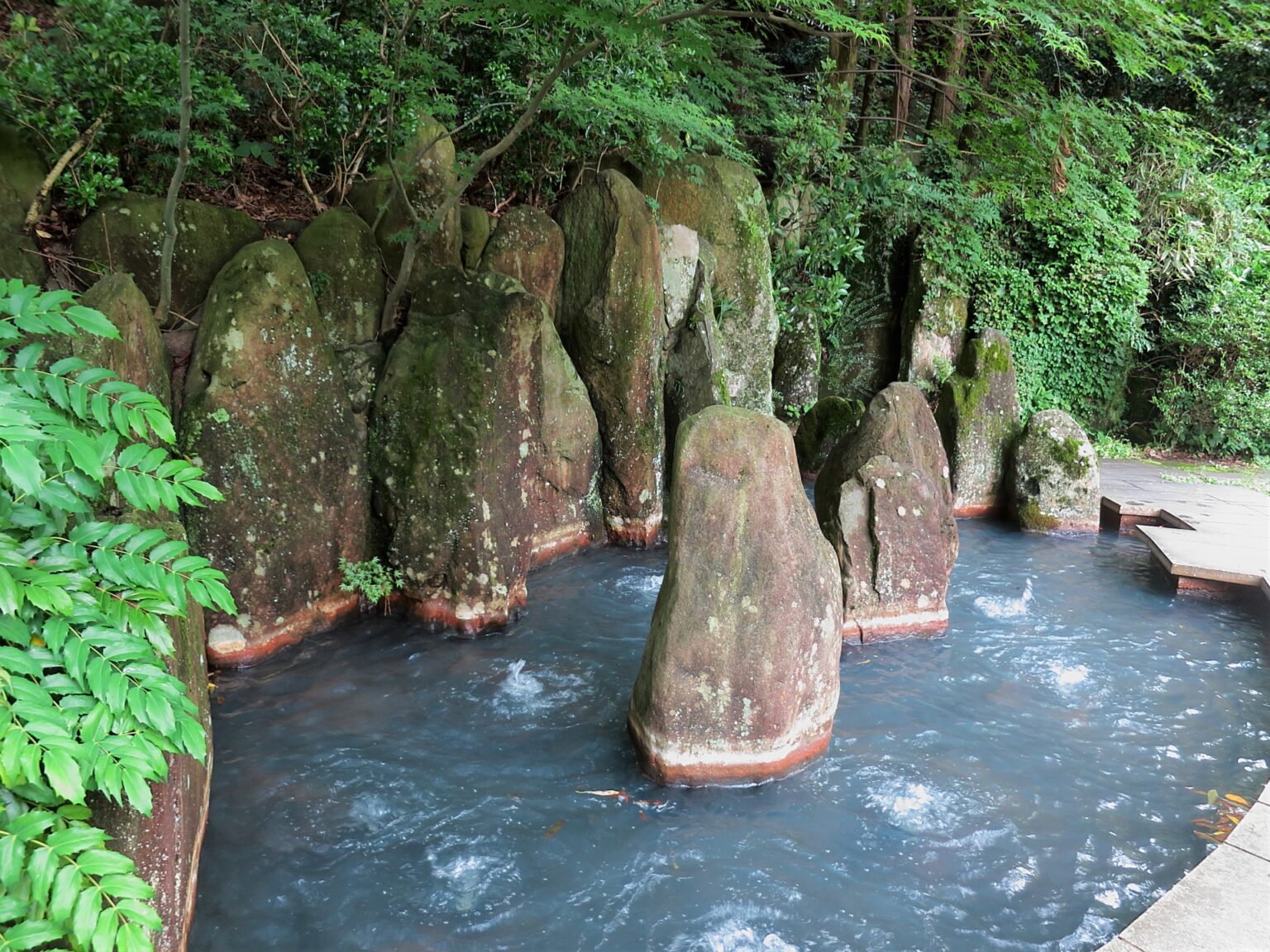 「高濃度炭酸泉」の天然温泉で究極の癒しを!効果・効能とおすすめ温泉地を徹底解説 | 温泉水ラボ